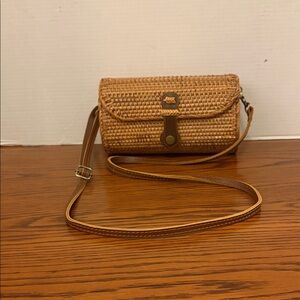 Elegant Tan Woven Crossbody Bag